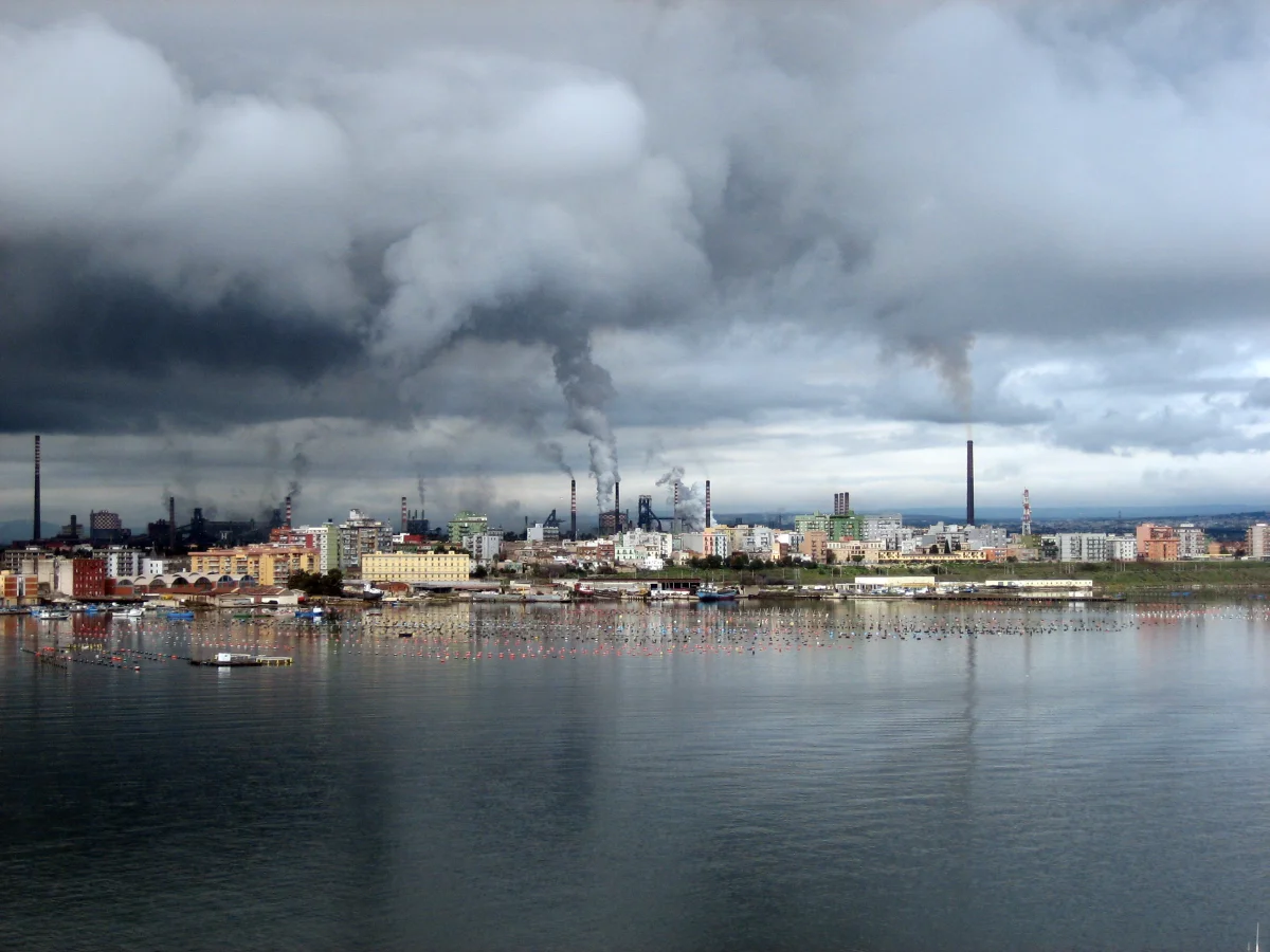 Ex Ilva di Taranto, inizia lo stop dell’area a caldo: lunedì sciopero in tutti gli stabilimenti in Italia