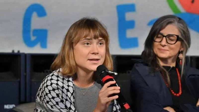 Napoli, Greta Thunberg: “La città non è pronta per l’emergenza clima”. Maltempo e mobilità al centro del dibattito