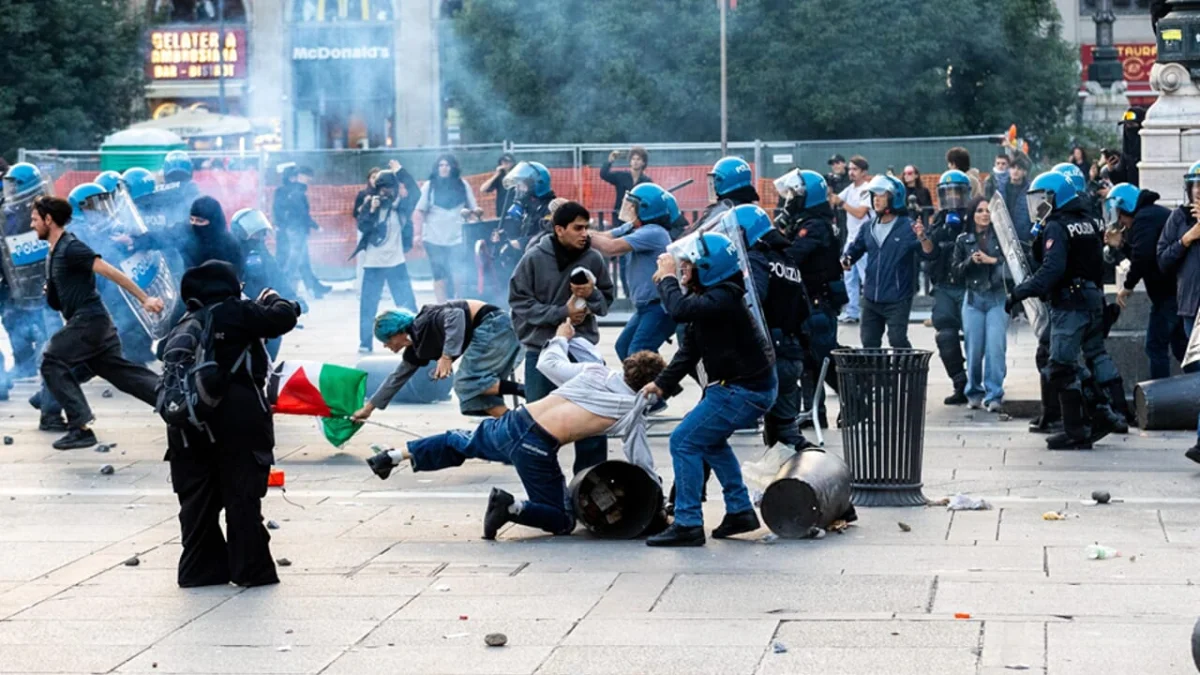 “Squadristi sono tornati”: la protesta studentesca si scontra con lo spettro della violenza politica