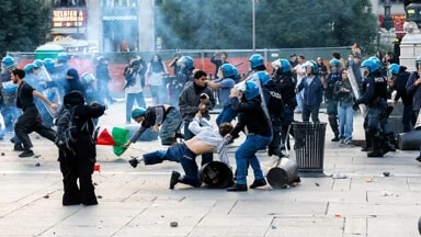 Scontri al corteo contro il caro vita, una testimonianza: «Non mostrate soltanto le violenze»