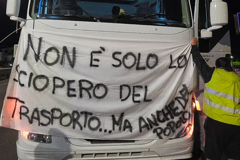 Sciopero autotrasportatori al Sud: scadenza del fermo il 20 ottobre, cosa sappiamo sulle proteste